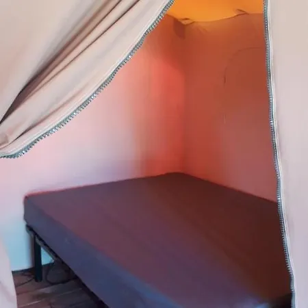 Camping Les P'tites Maisons Dans La Prairie Sallertaine