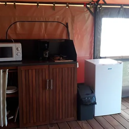 Les P'tites Maisons Dans La Prairie Camping