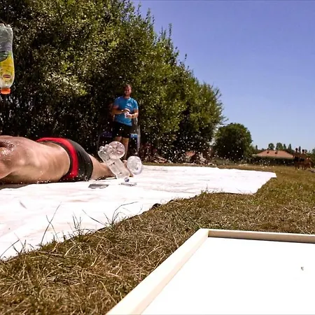 Camping Les P'tites Maisons Dans La Prairie Sallertaine