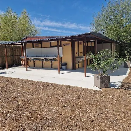 Camping Les P'tites Maisons Dans La Prairie *