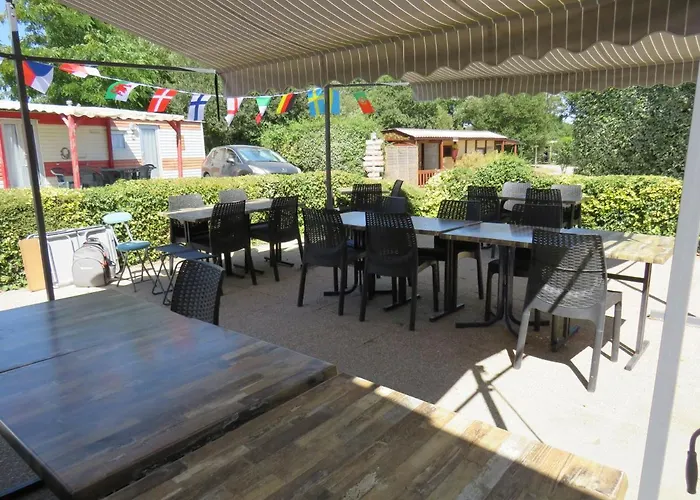 Les P'tites Maisons Dans La Prairie Camping