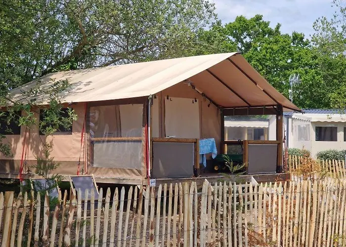 Les P'tites Maisons Dans La Prairie Camping Sallertaine